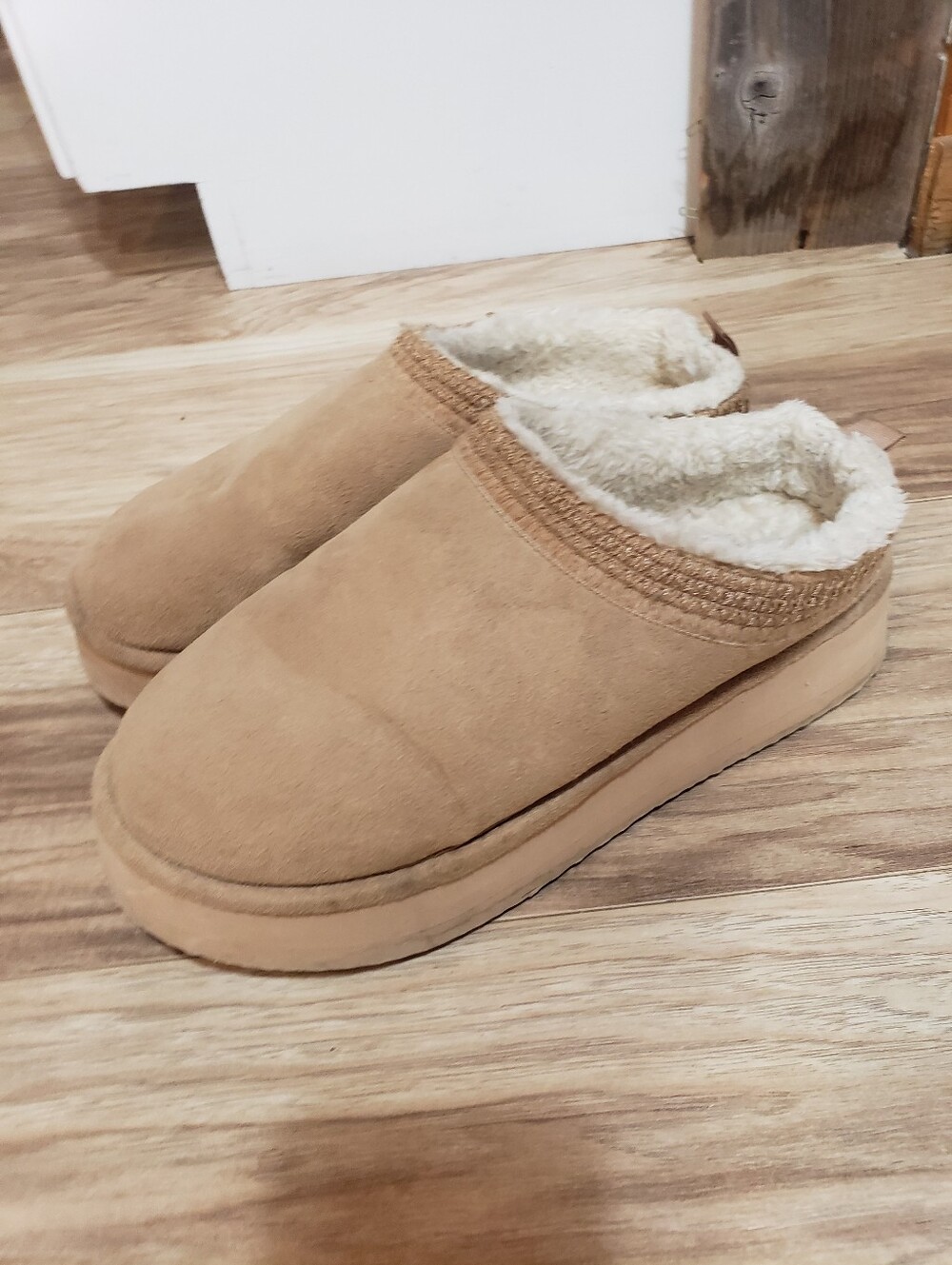 Madden Girl Tan Platform Suede Slip On Slipper Faux Fur Sherling Lining 11